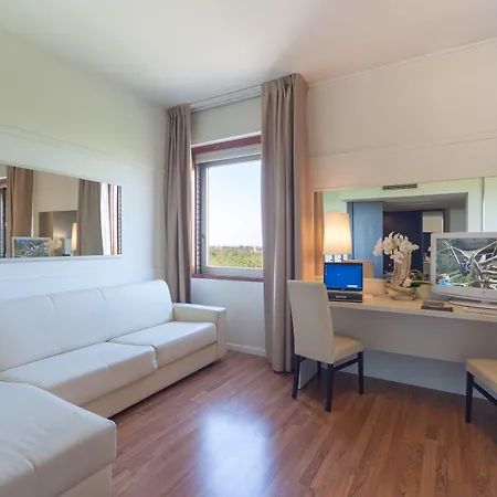 Elite Hotel 4*